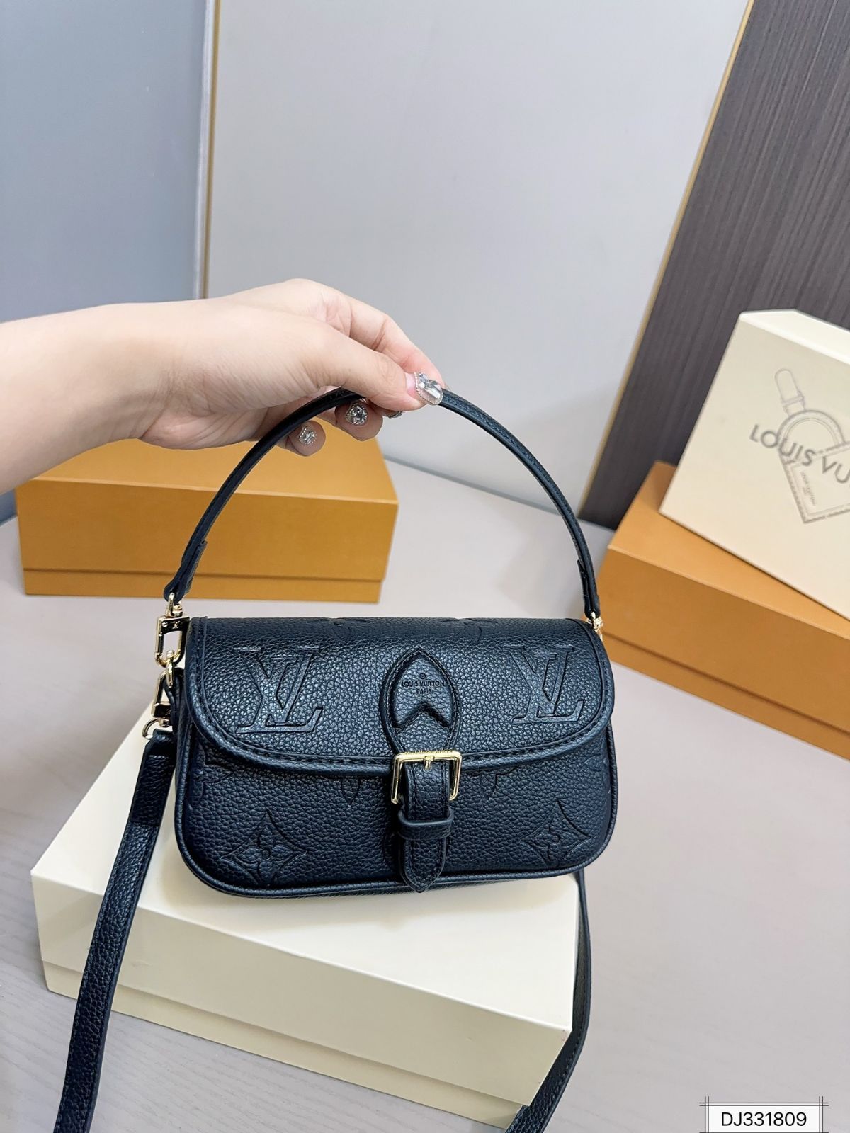 LV ハンドバッグ  バッグを斜めにします  わきの下バッグ  ショルダーバッグ