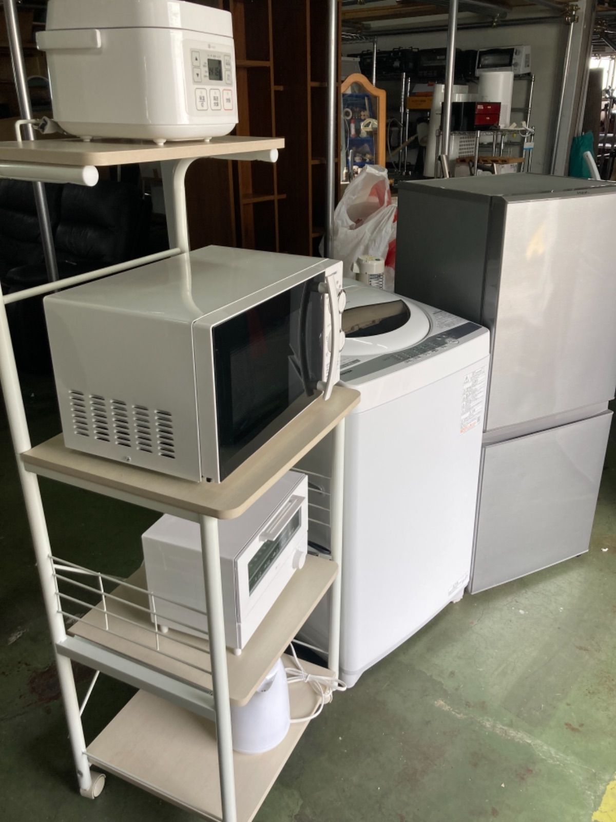 ○ 一人暮らし用家電セット、冷蔵庫、洗濯機、レンジ、炊飯器、他 
