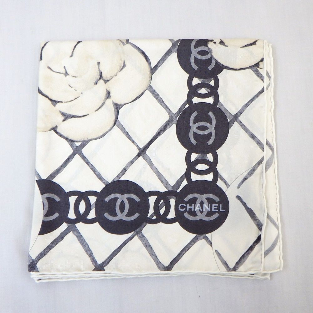 CHANEL カメリア柄　ココマーク　大判スカーフ　シルク100％ CHANEL カメリア柄ココマーク大判スカーフシルク100％