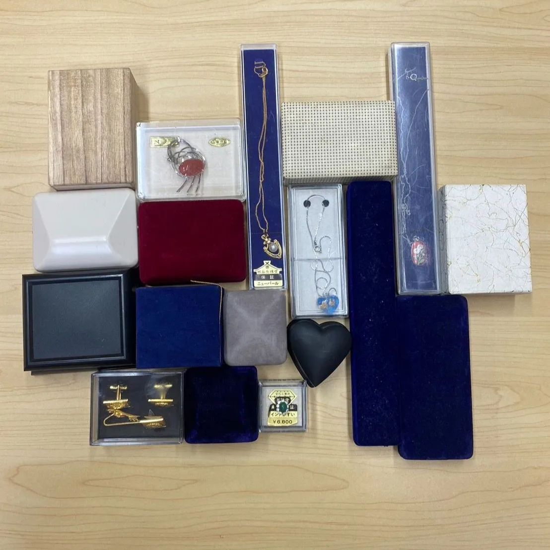指輪 ネックレス 装飾品 ジュエリーボックス 遺品整理 生前整理