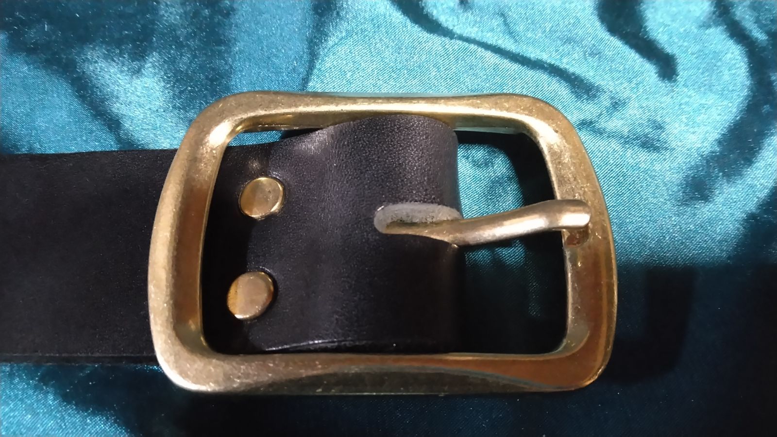 栃木レザースタッズベルト アクリル アクアブルー - メルカリ