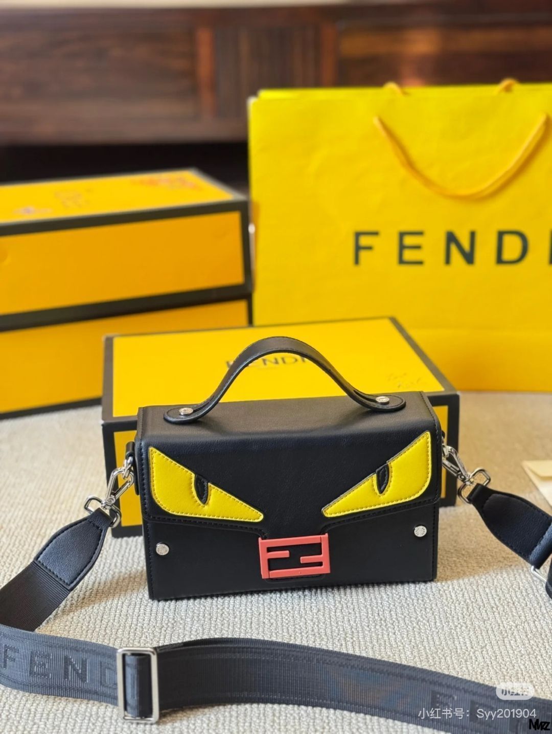 今日特価】Fendi Fendi Eyes Monster Square Bag - フェンディ