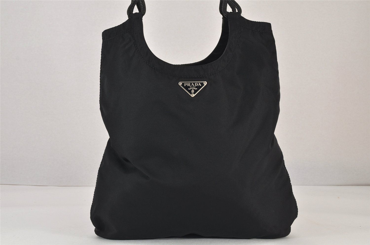PRADA 90sナイロン ブラック ハンドバッグ ヴィンテージ s-l1200.jpg