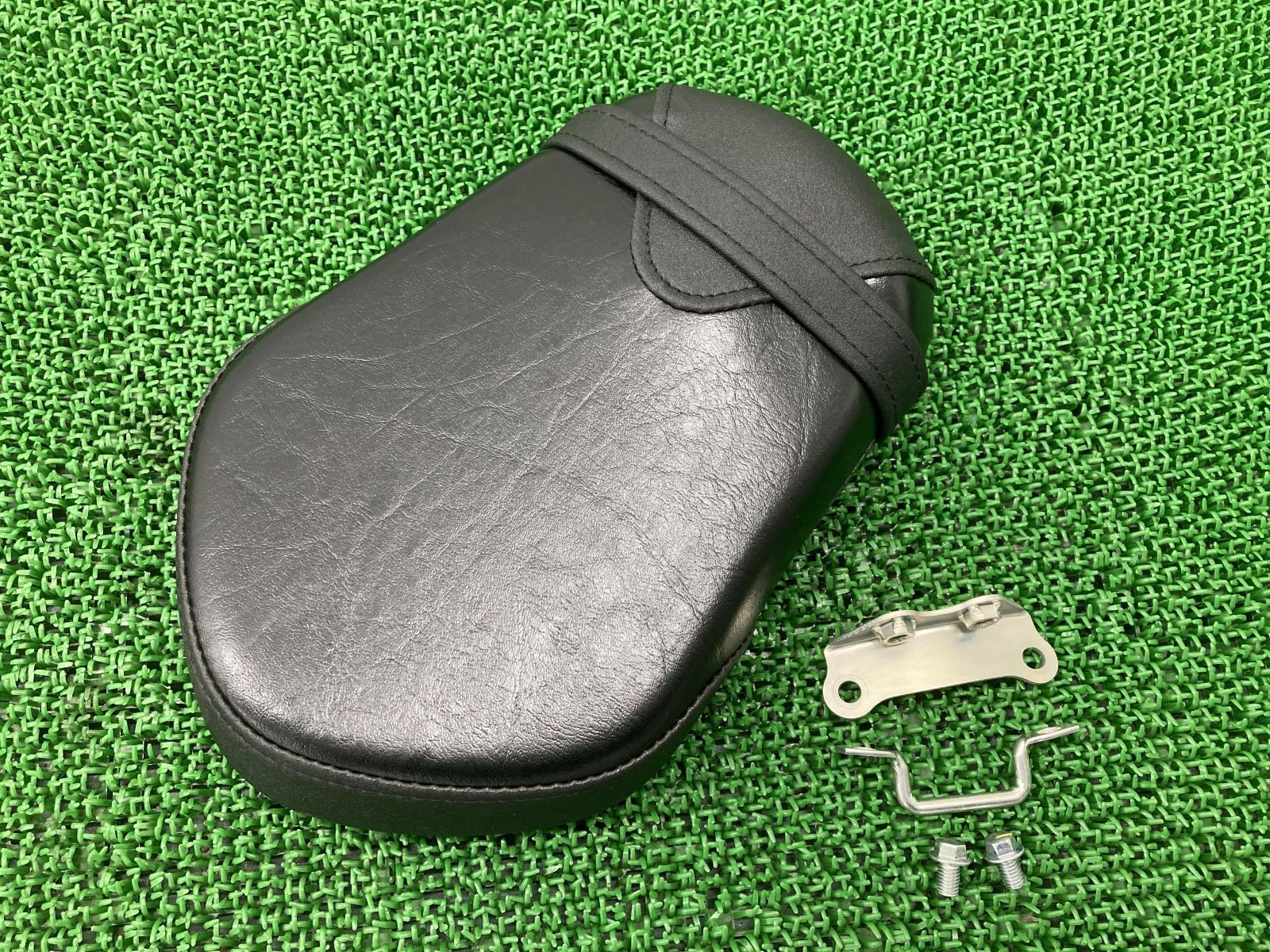 ボルト タンデムシート 1XC ヤマハ 純正 中古 バイク 部品 VN04J XV950R Rスペック コンディション良好 品薄 車検 Genuine