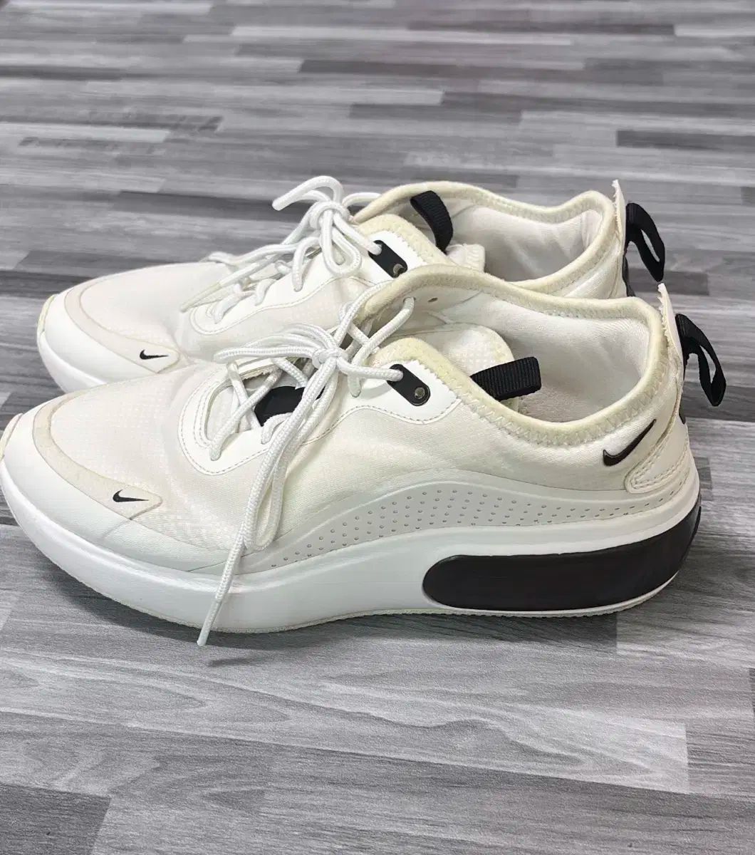 ランニングシューズ