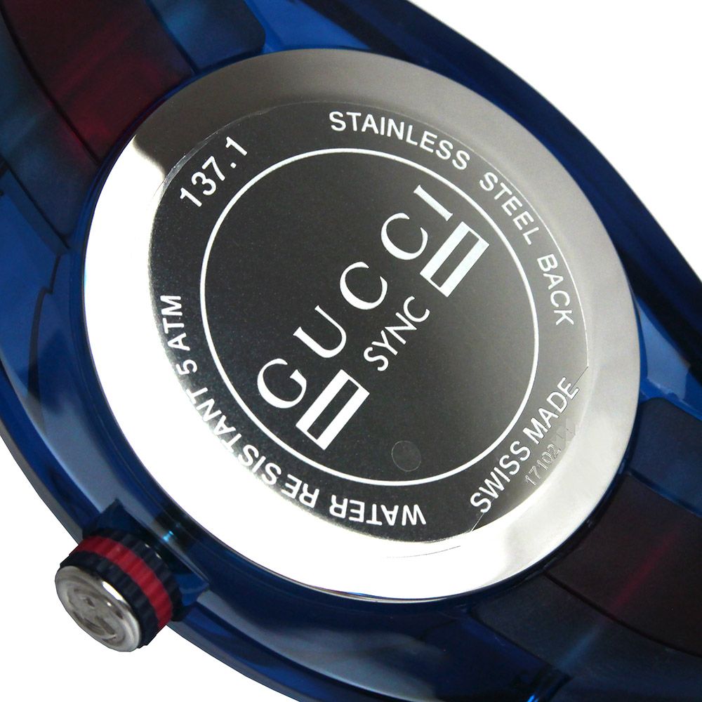 安い高評価グッチ シンク SYNC XXL クォーツ 腕時計 ラバー ブルー レッド 青 赤 YA137112 箱付 訳あり GUCCI（新品・未使用品） 腕時計(アナログ)