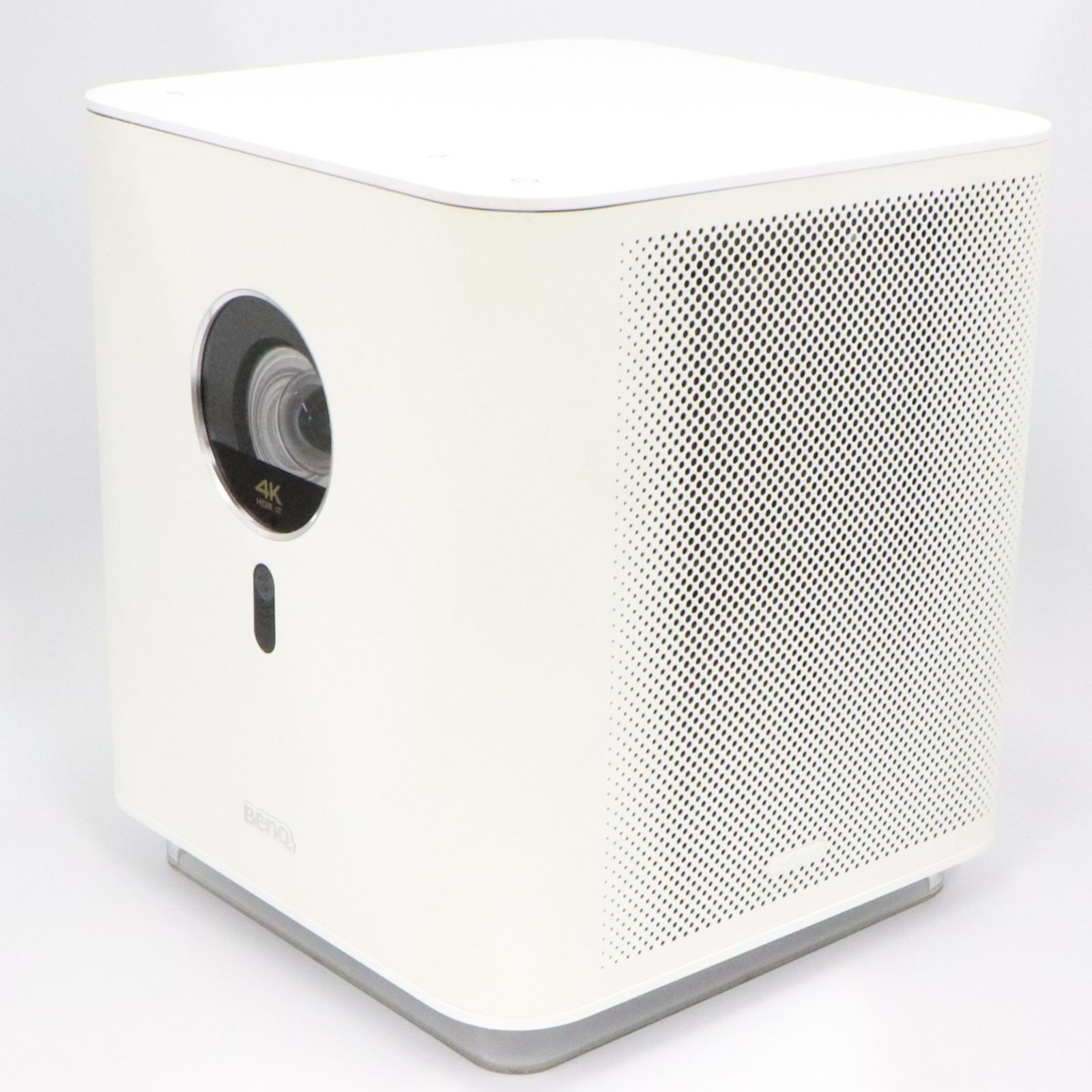 BenQ GK100 DLP 4K UHD 短焦点 プロジェクター LED光源 GK100 | 4K LED 短焦点 ライフスタイルプロジェクター | ベンキュー