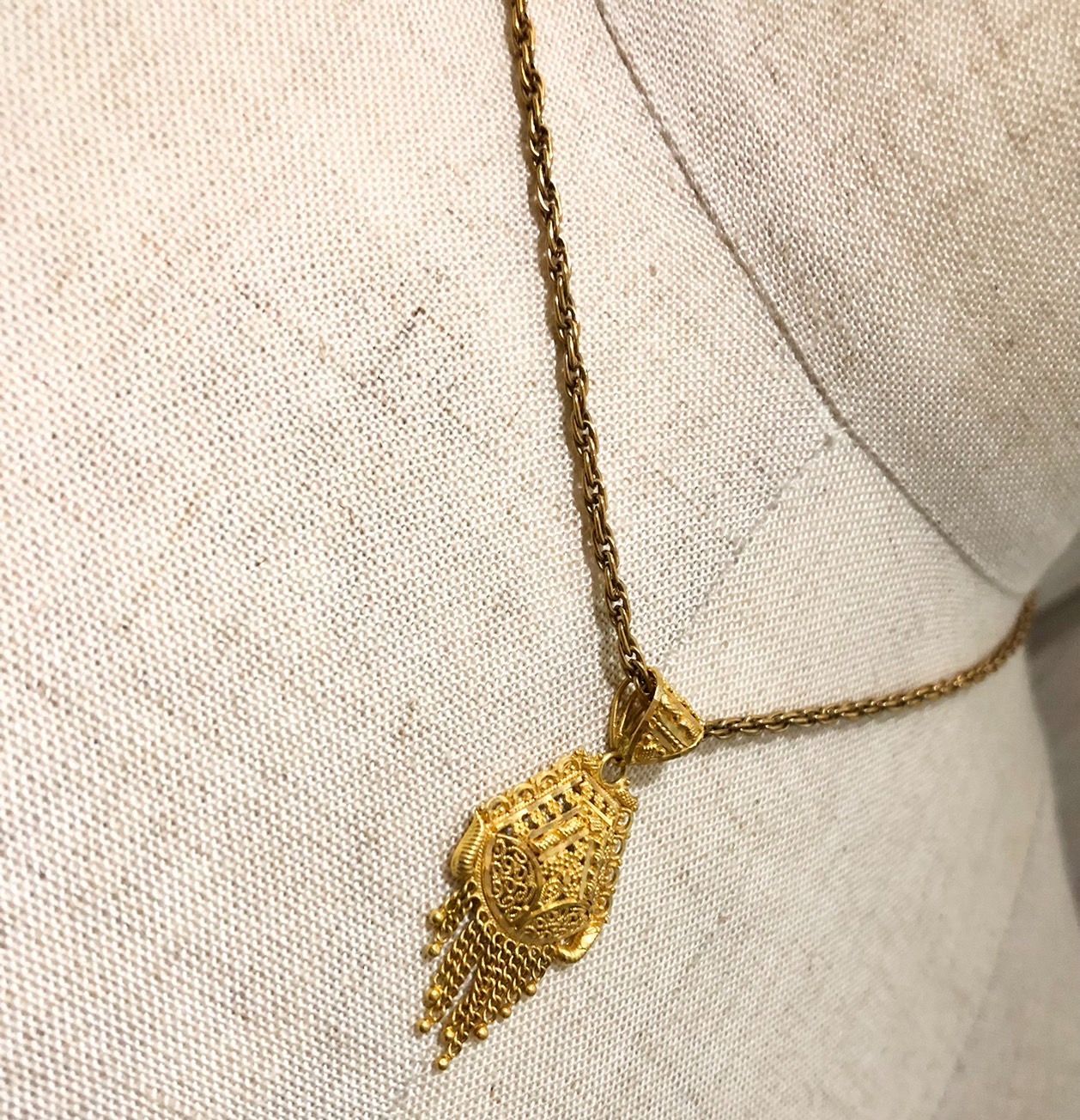 22金 インドゴールド ペンダント 繊細な加工と伝統的なデザイン 22金 インドゴールド ペンダント 繊細な加工と伝統的なデザイン