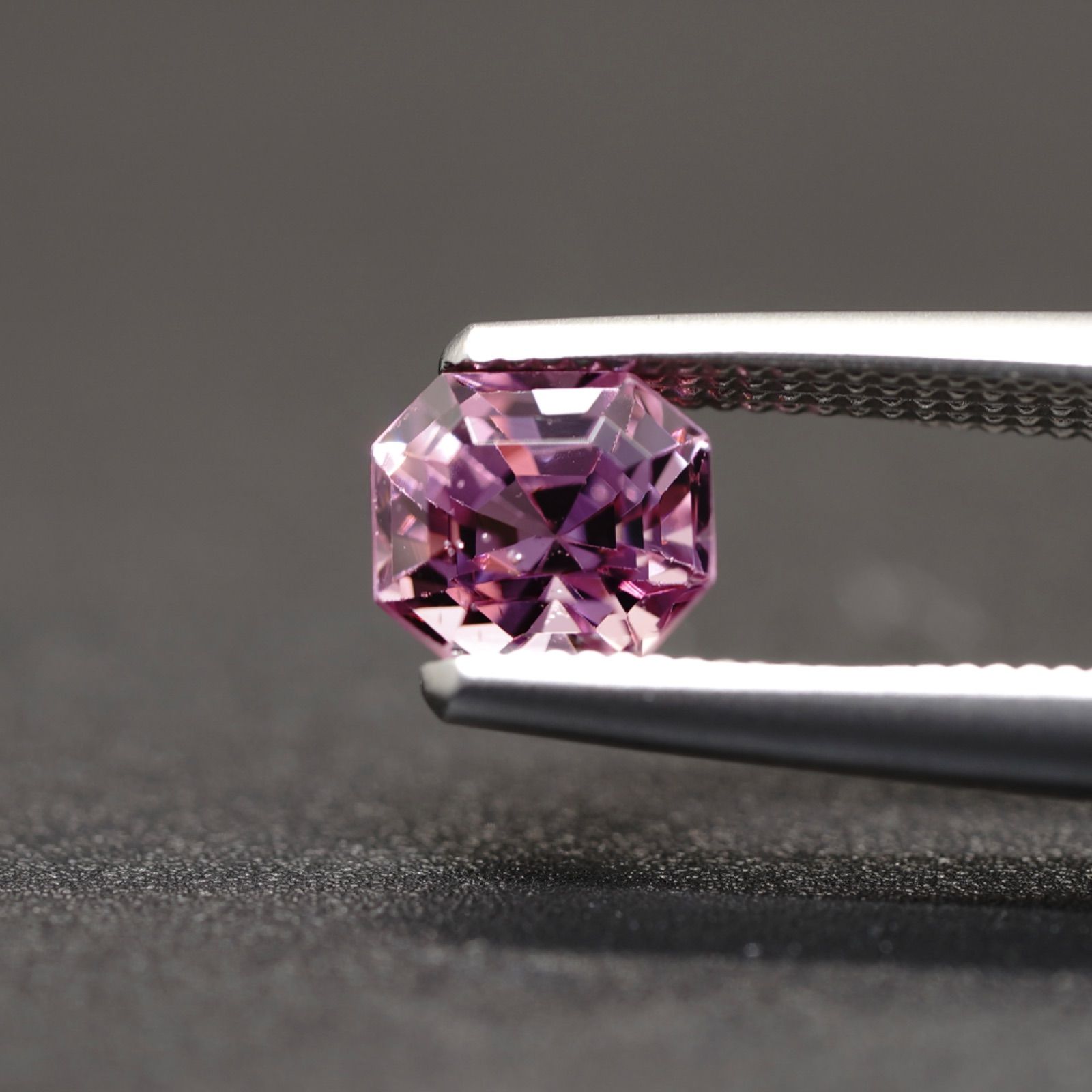 天然非加熱 モゴック産 パステルピンク スピネル ルース 0.60ct 輝き抜群 可愛らしい美発色 ピンクダイヤモンドごとく 1点物 国内鑑別書付き