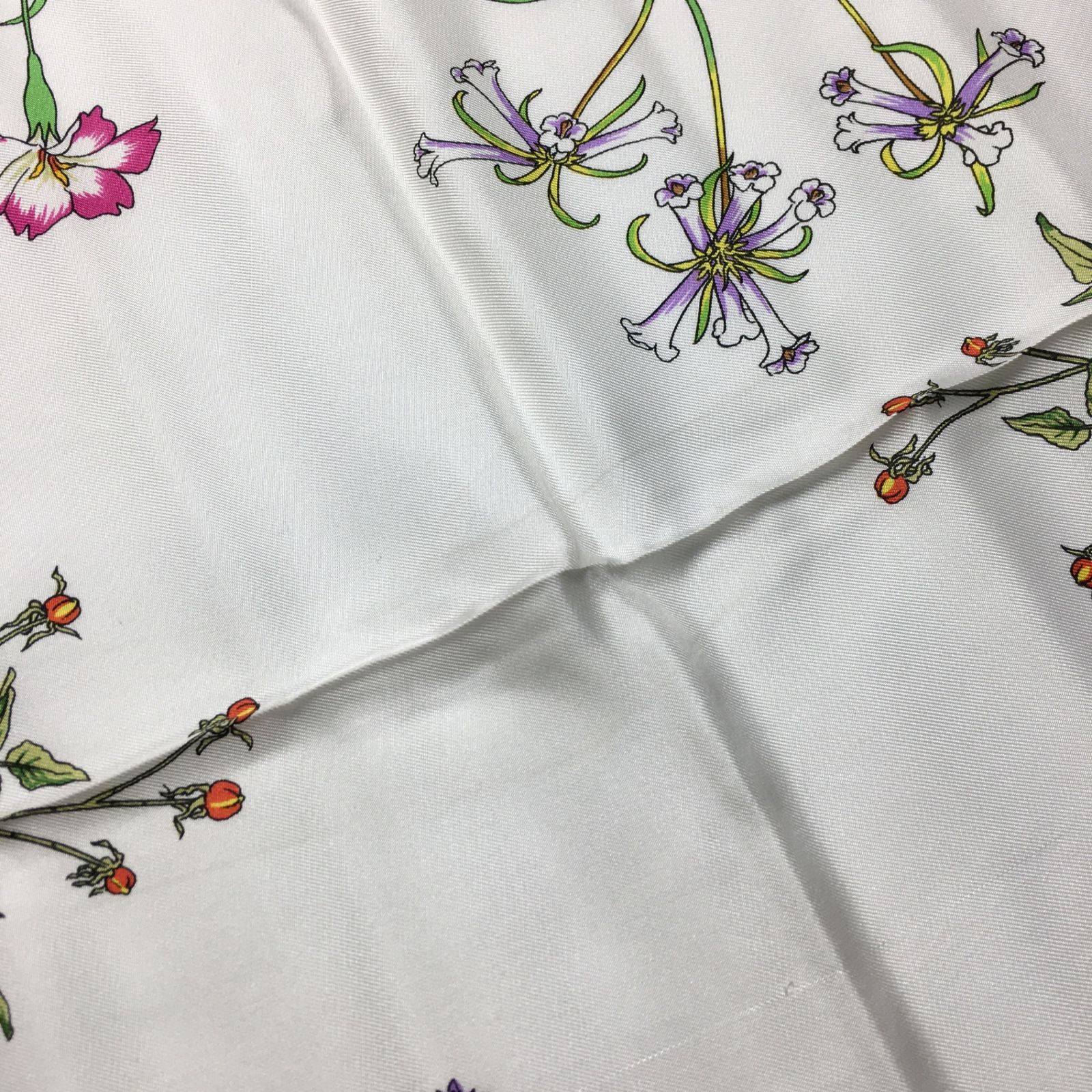 2503-191｜グッチ スカーフ シルク グリーン 花柄 2503-191｜グッチ スカーフ シルク グリーン 花柄 - メルカリ