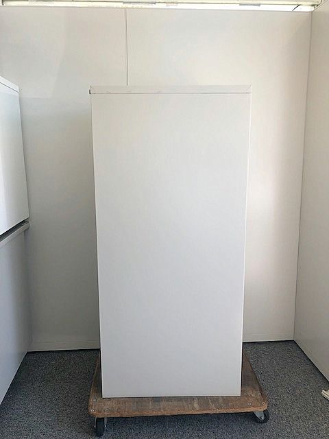 オカムラ Ａ4 4段ファイリングキャビネット カギ2本付 ラッチ付き 引出