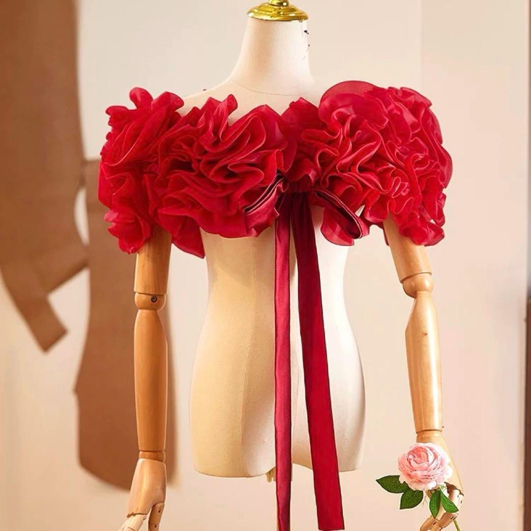 取り外し なオフショルデザインのフリルショール レッド