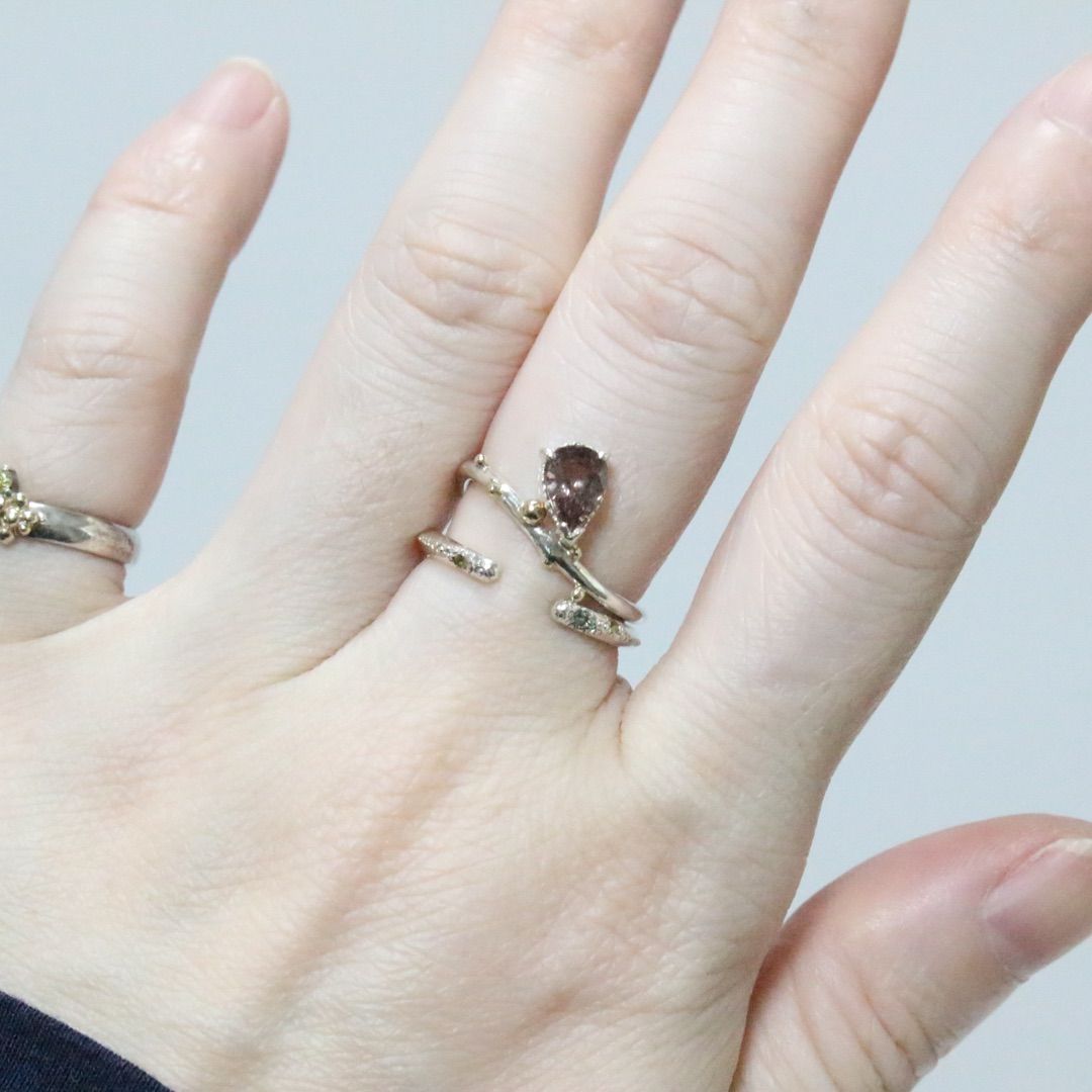 ペアシェイプ✴︎カラーチェンジガーネットK10粒々ウェーブシルバーリング9.5号 ペアシェイプ✴︎カラーチェンジガーネットK10粒々ウェーブ