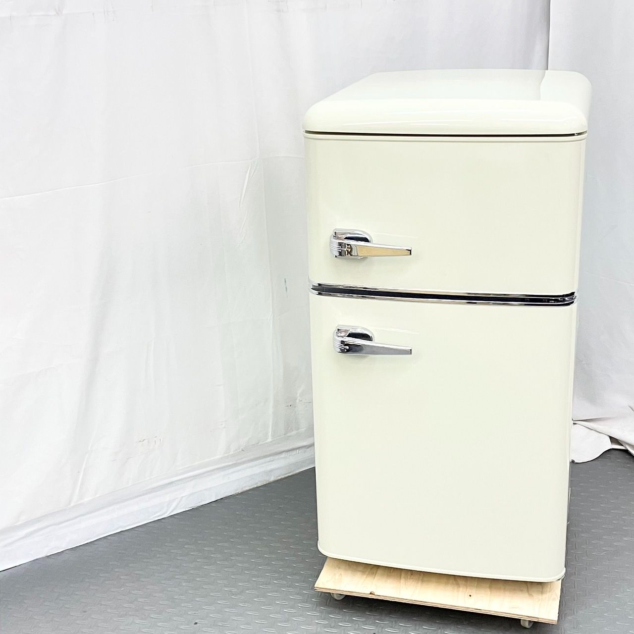 【美品！！✨】アイリスプラザ 冷蔵庫 81L ホワイト 冷蔵庫 81L レトロ 小型 一人暮らし 2ドア 幅48cm PRR-082D-LG