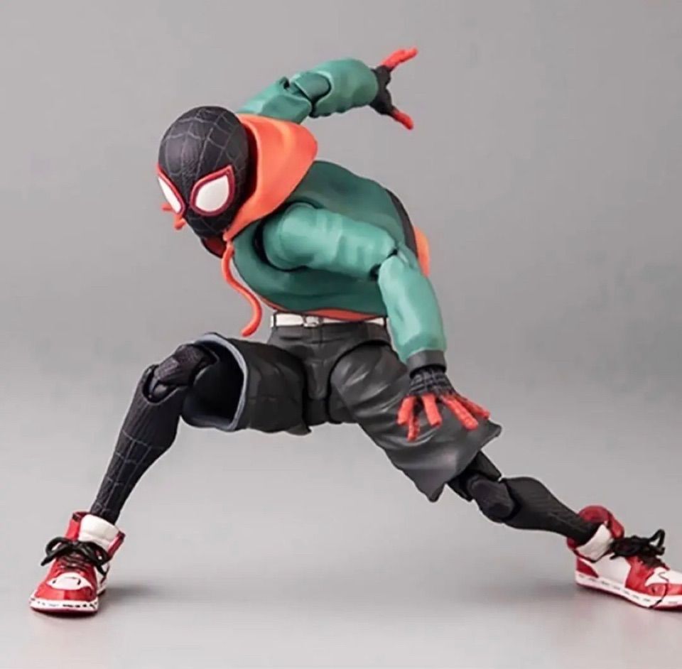 輸入品】スパイダーバース マイルズ・モラレス センチネル 高さ約13cm