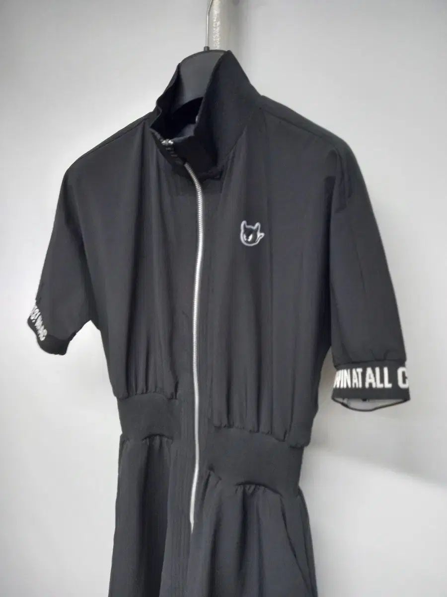 waac ゴルフウェア　ベストワンピース　 フルジップ　Sサイズ waac ゴルフウェア ベストワンピース フルジップ Sサイズ ワック