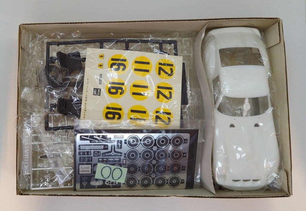 グンゼ産業　1/24 フェラーリ250GTOコンペティション グンゼ産業 1/24 フェラーリ250GTOコンペティション - メルカリ