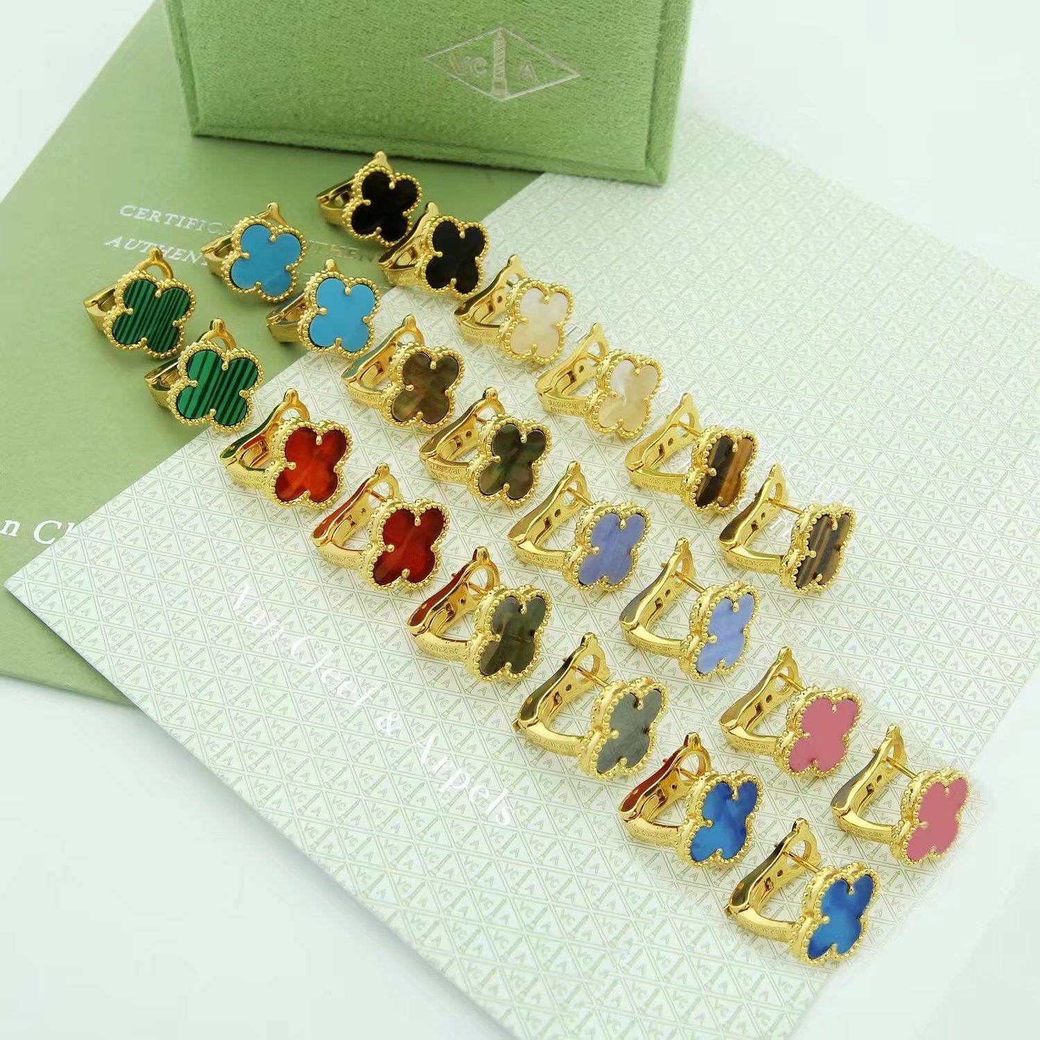 Van Cleef - Arpels VCA ヴァン クリーフ - アーペル シングルクローバーイヤークリップ - 天然白貝 赤メノウ 黒メノウ ターコイズ ローズゴールド｜ ｜ -WTO輸入1