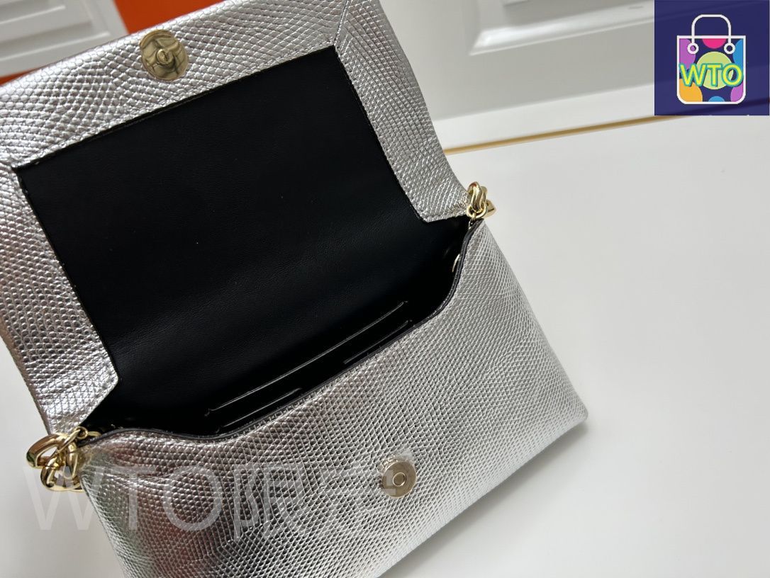 【TOM FORD】 メタリック加工 ハンドバッグ♪ 本日限定特価】TOM FORD メタリックチェーンハンドバッグ 小