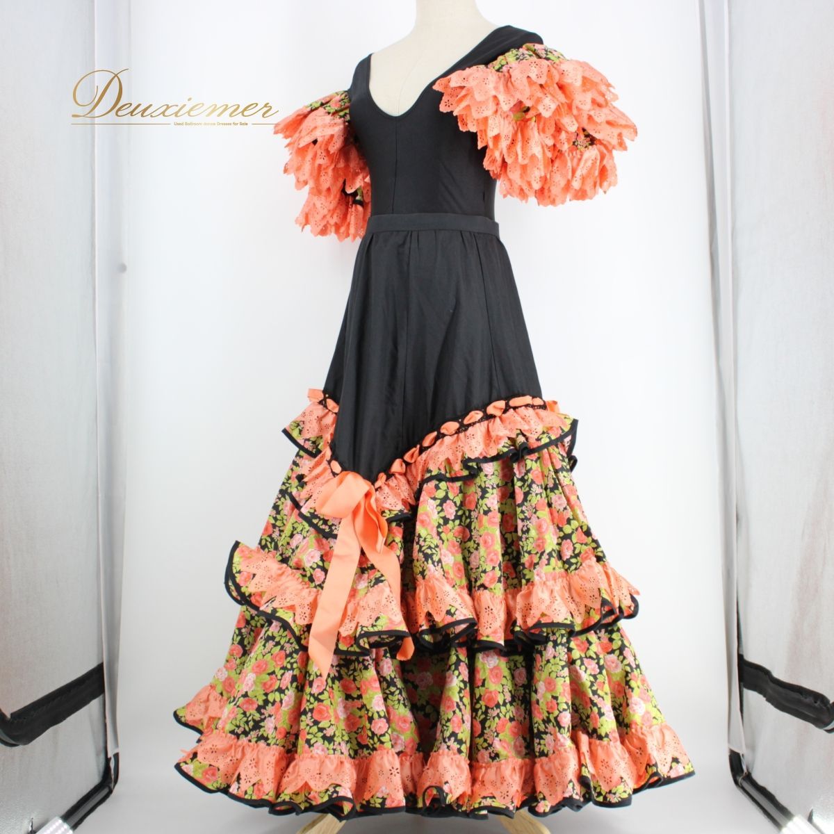 m4921【美品 フラメンコ衣装 スペイン製】ダンス 花柄 フリル ハンドメイド フラメンコ衣装 トップス 小さいサイズ 七分丈 (スペイン製SM