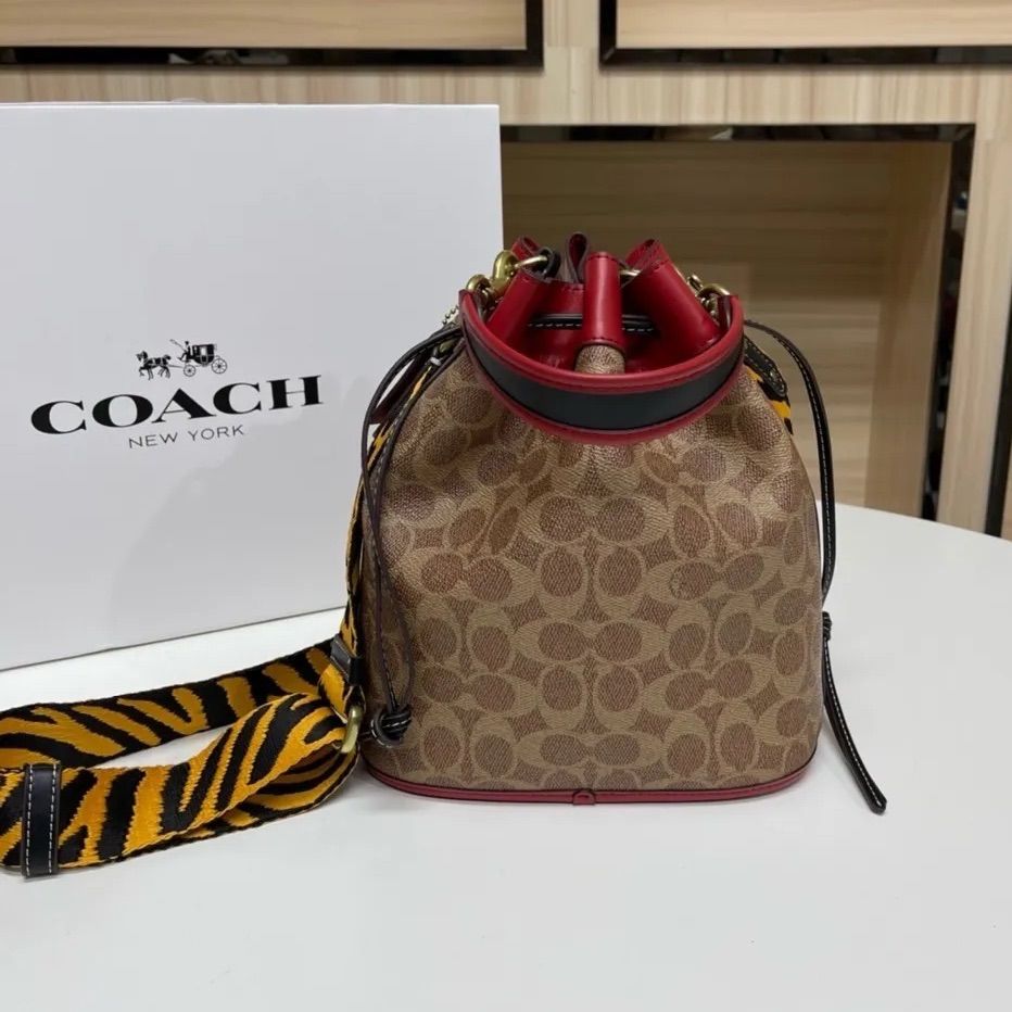 COACH コーチ C7769ショルダー バケットバッグ ウィズタイガー レキシー - メルカリ