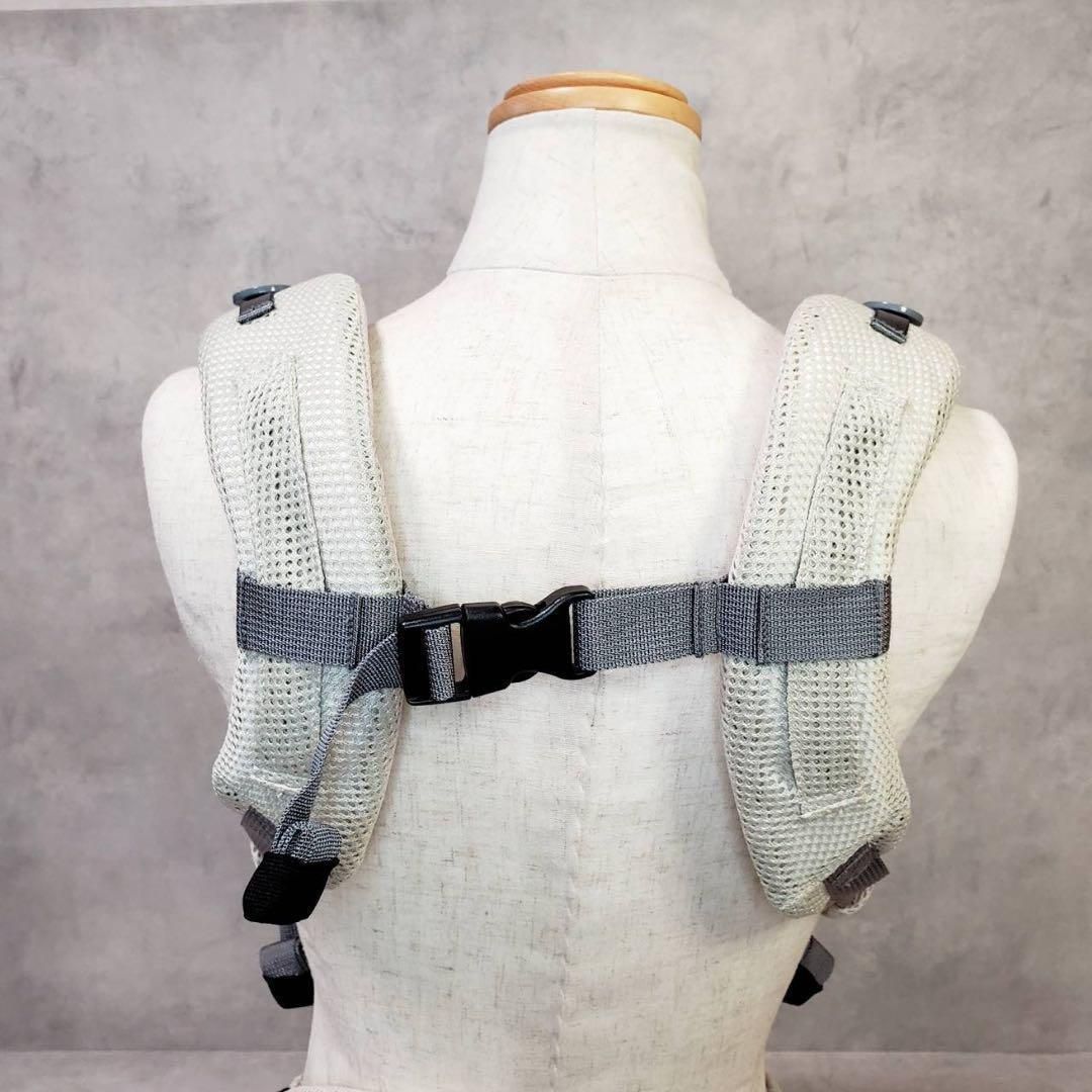 ライトベージュ