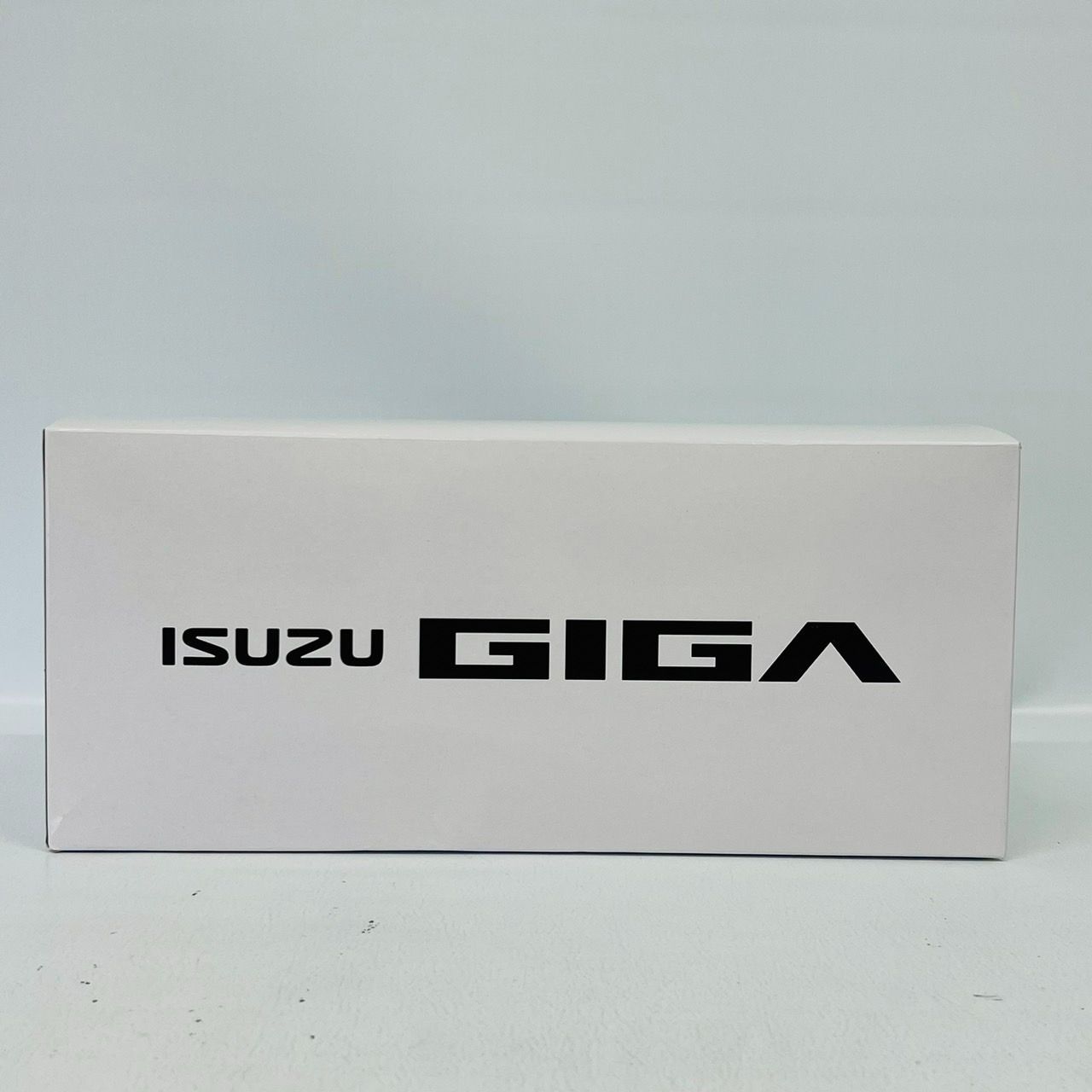 ISUZU GIGA トラック 1/43 ミニカー フィギュア 箱付 未開封 ISUZU GIGA トラック 1/43 ミニカー フィギュア 箱付 未開封