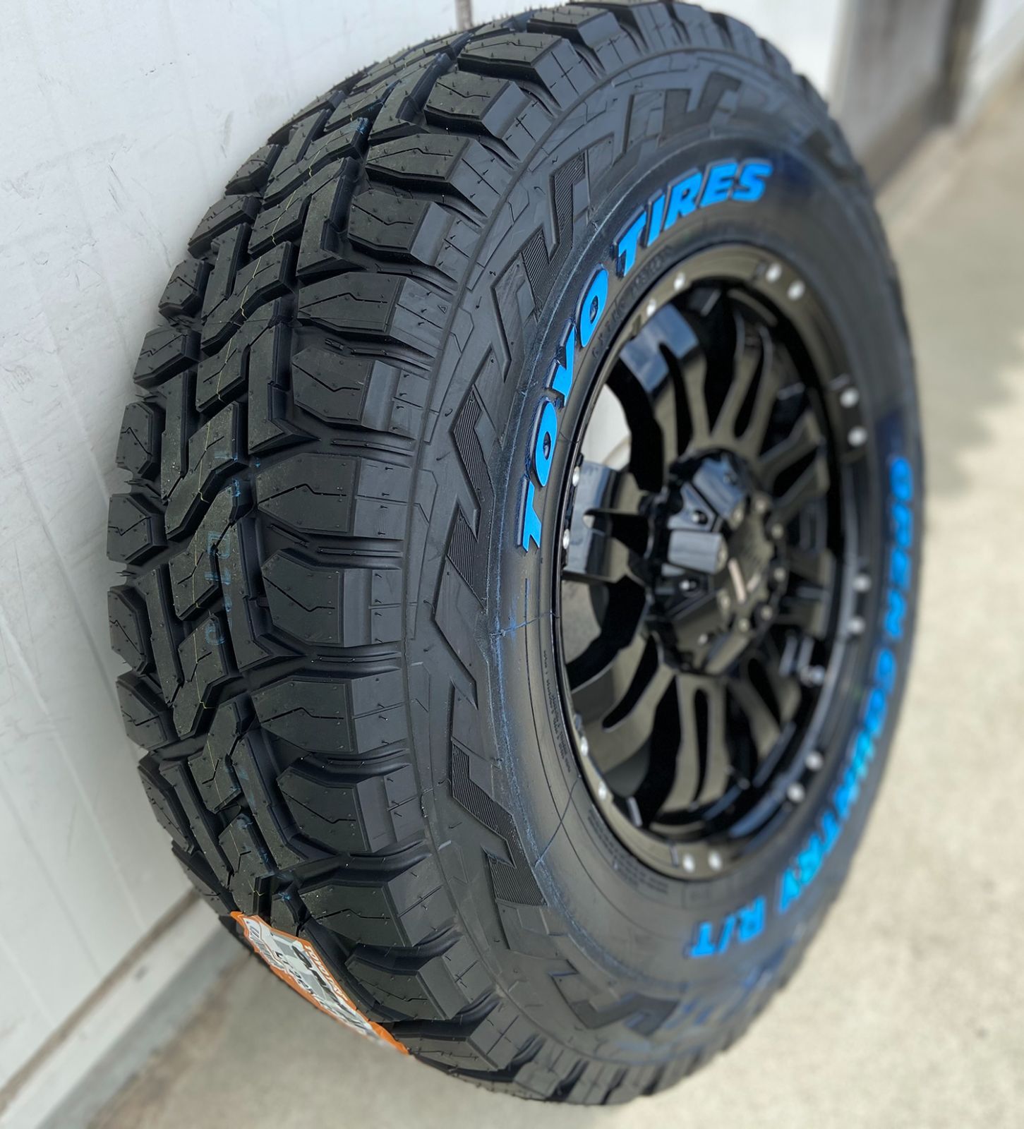 Balano プラド ハイラックス サーフ FJ サバーバン タホ Ｈ3 17インチ トーヨー オープンカントリー MT 265/70R17 265/65R17