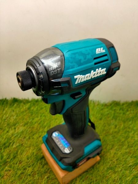 充電式インパクトドライバ 青