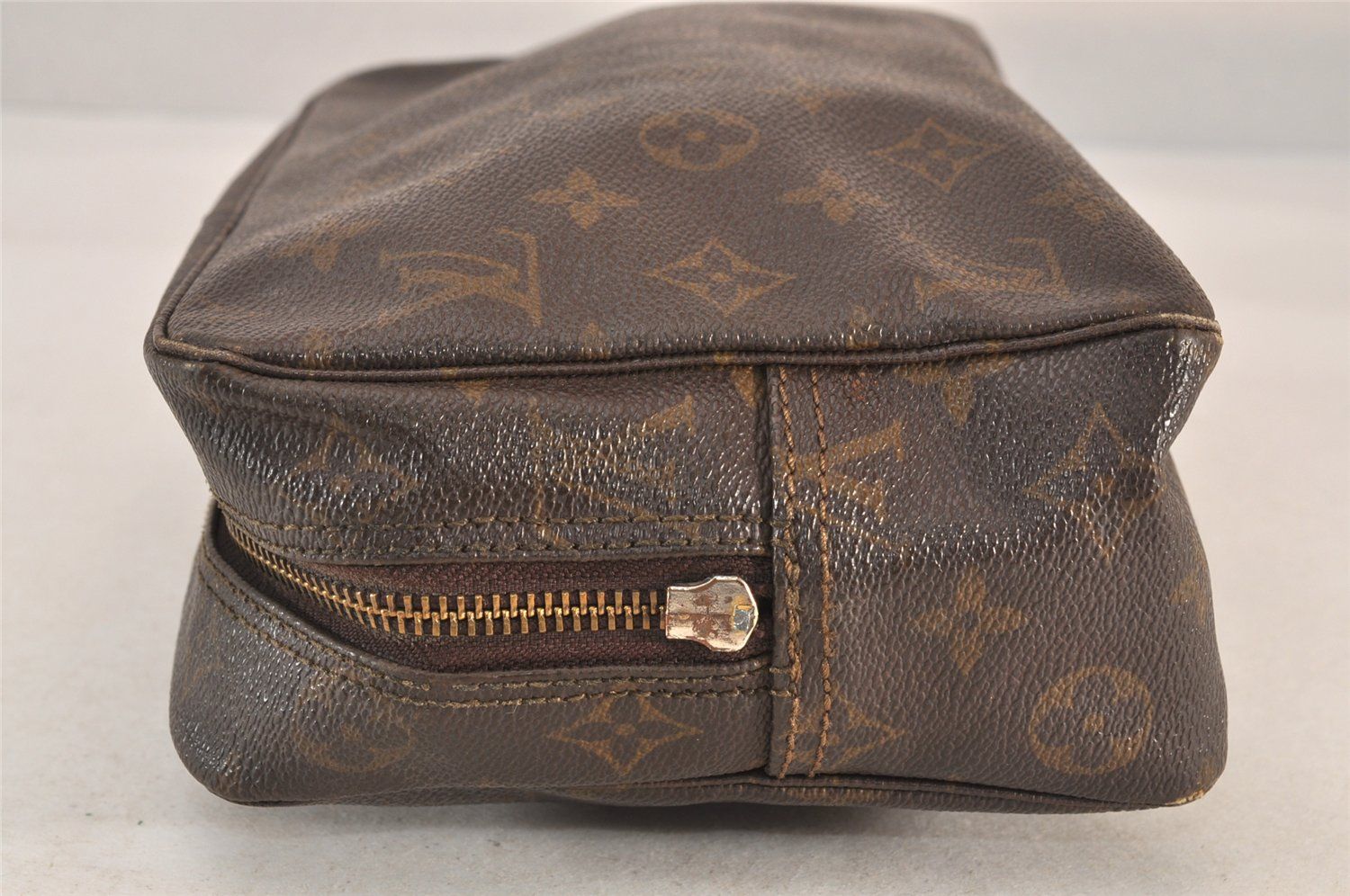 LOUIS VUITTON ルイヴィトン モノグラム トゥルース トワレット