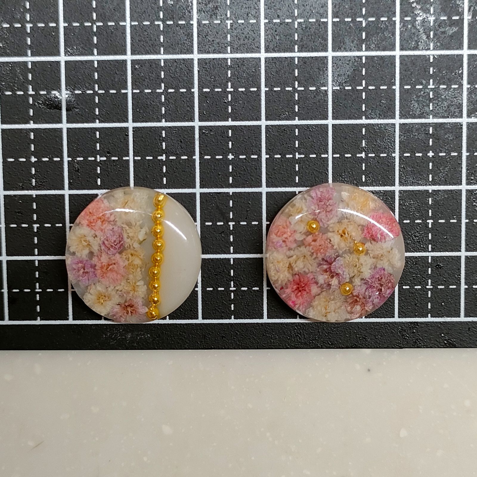 No.614-C　ドライフラワー☆かすみ草☆レジンピアス・イヤリング No.614-C ドライフラワー☆かすみ草☆レジンピアス・イヤリング