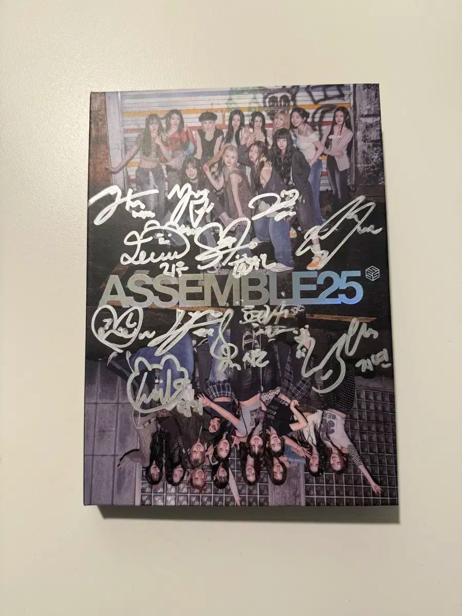 tripleS ASSEMBLE25サイン入りアルバム開封済 tripleS(トリプルエス) tripleS assemble25 サイン入り アルバム