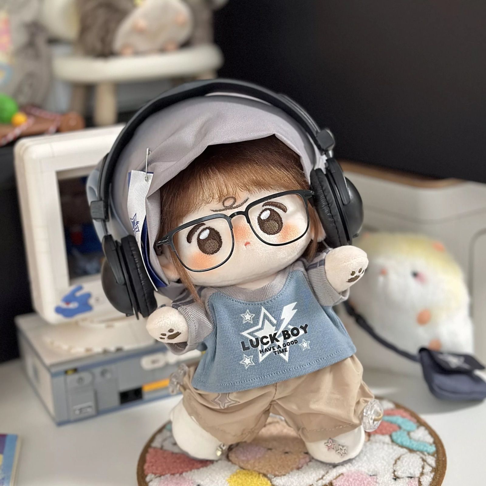 ヘッドフォン付き白髪ぬいぐるみ ヘッドフォン付き白髪ぬいぐるみ ヘッドフォン付き白髪ぬいぐるみ