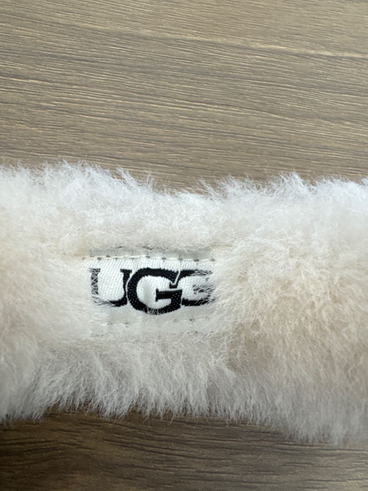 アグ UGG ロゴ イヤーマフラー イヤーマフ キャメル 耳当て - メルカリ