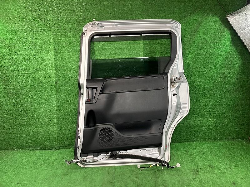 エスクァイア ZRR85G 右リアドア XI 4WD 7人 ニホンイタ M31Q8 67003-28630 1F7