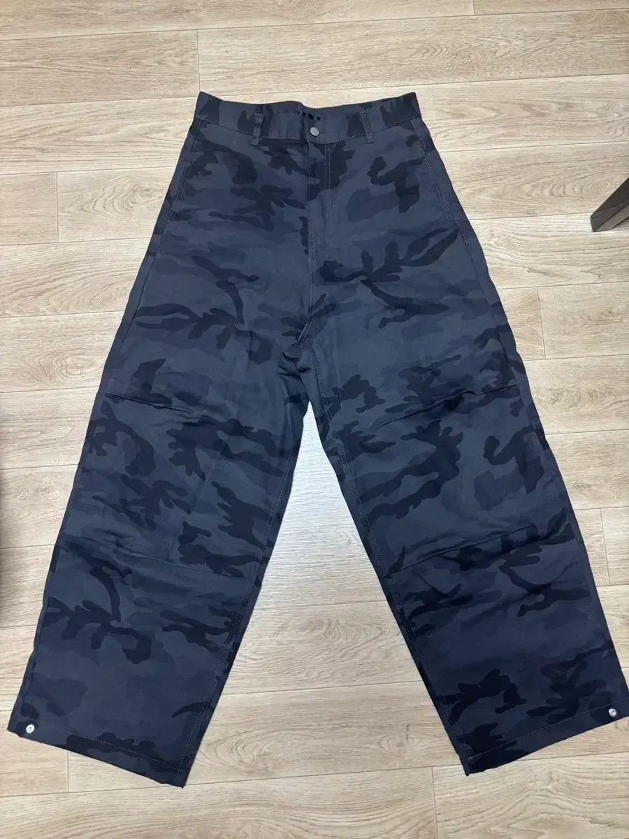 ヘルム カモフラ ワイド スナップ パンツ L
