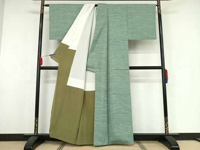 平和屋着物○本場結城紬 重要無形文化財 100亀甲 遠山文 正絹 逸品  