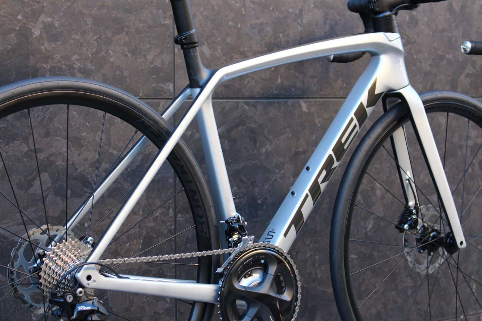 専用 トレック 2021年 Emonda SL5 52 シルバー シマノ105 トレック TREK エモンダ EMONDA SL5 DISC 2021年モデル 52サイズ