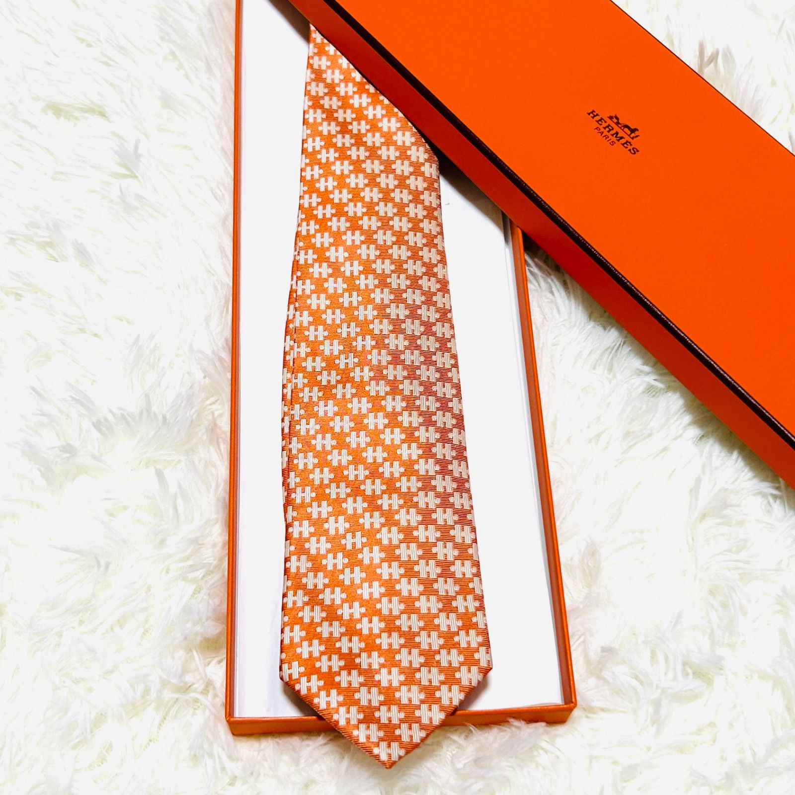 エルメス　ネクタイ　H柄　H総柄　オレンジ　ロゴデザイン　カジュアル　フランス製 HERMES エルメス ネクタイ 