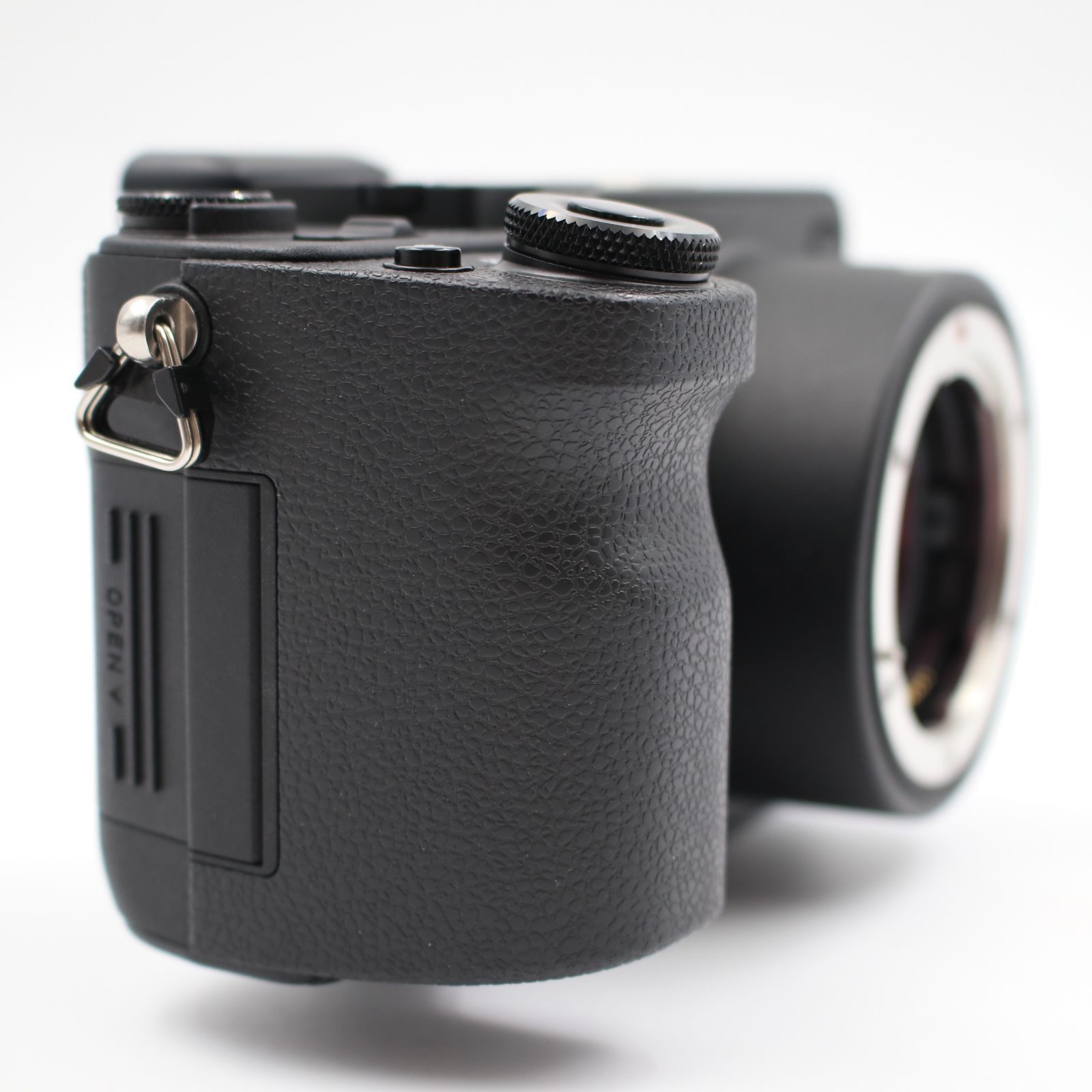 □新品同様□ SIGMA sd Quattro H ボディ ミラーレス一眼カメラ