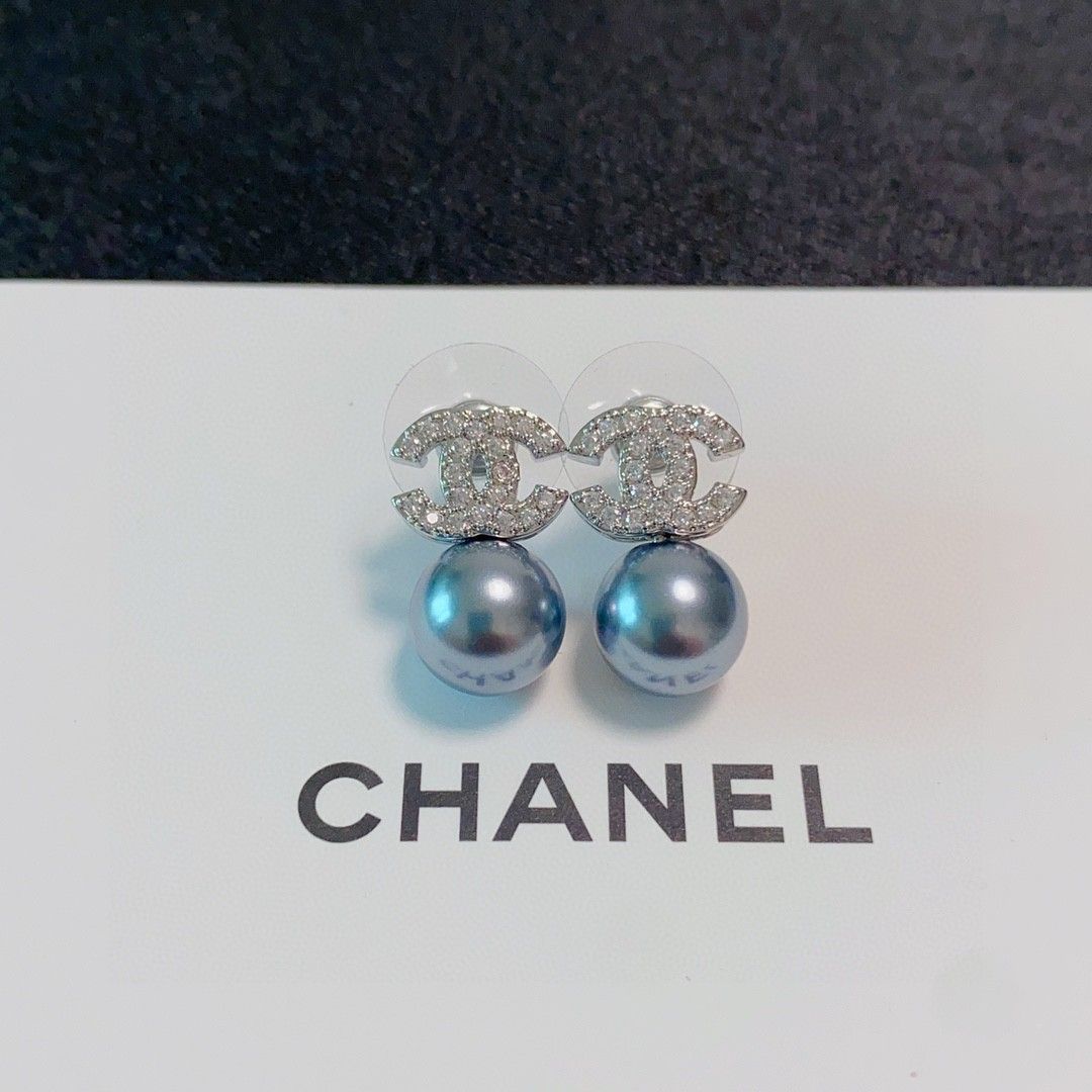 今日特価】Chanel シャネル ダブル C パール スモール