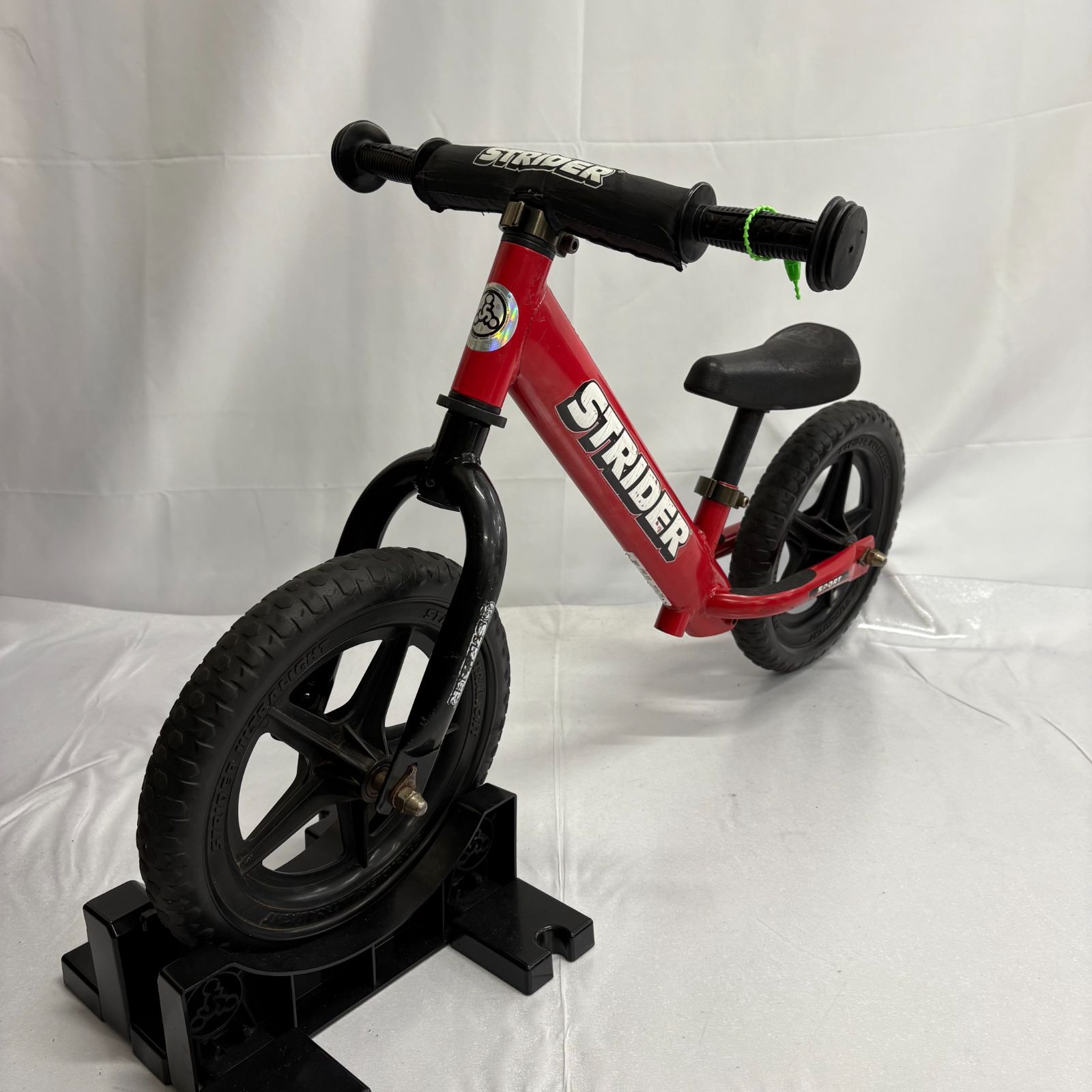 STRIDER SPORT ストライダースポーツ　正規品　バランスバイク 赤 Amazon.co.jp: STRIDER(ストライダー) 12 SPORT (スポーツ