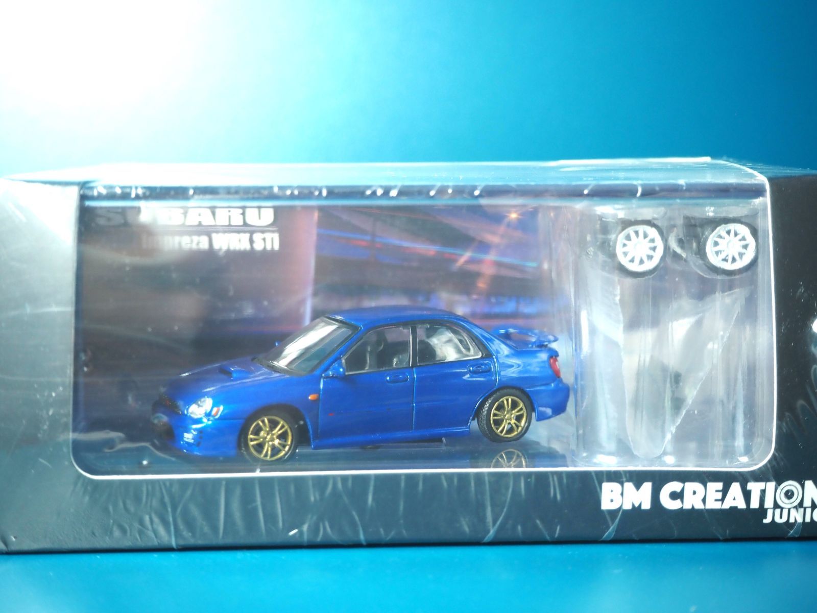 ミニカー　スバル 2001 インプレッサ WRX ブルー LHD 1/64