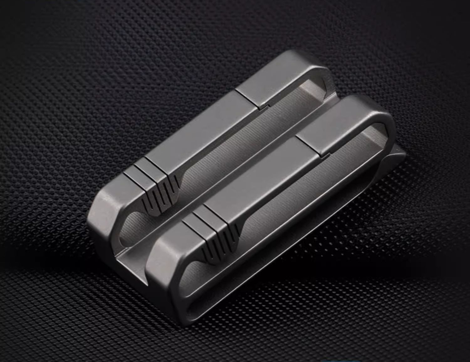  SGYP 177 チタン合金製 多用途キークリップ 無垢削り出し ダブルフック式 ベルト掛け キーホルダー メンズ EDC アウトドア 小型 軽量 オリジナルデザイン 鍵掛け 車の鍵 休暇 旅行 小規模ブランド 手作り キーケース 小物