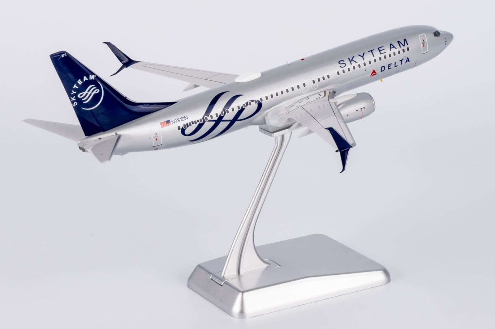 デルタ航空 737-800|w