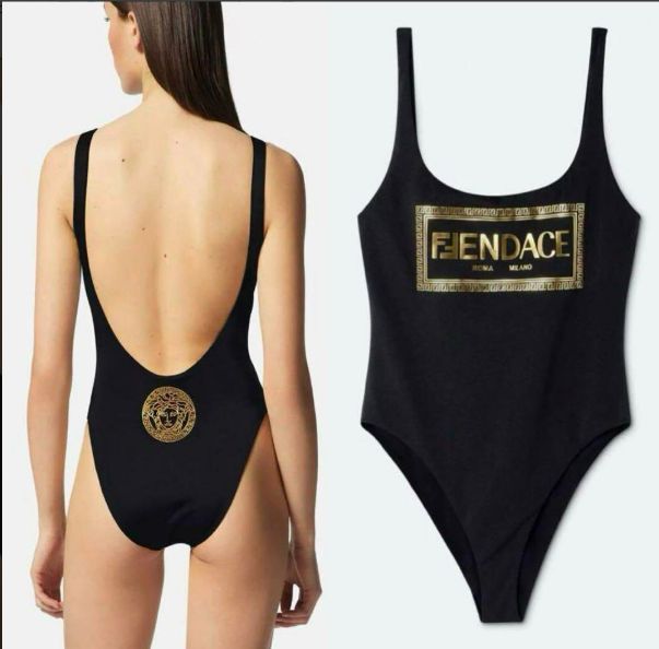 Versace ヴェルサーチェ 水着セットアップ - メルカリ