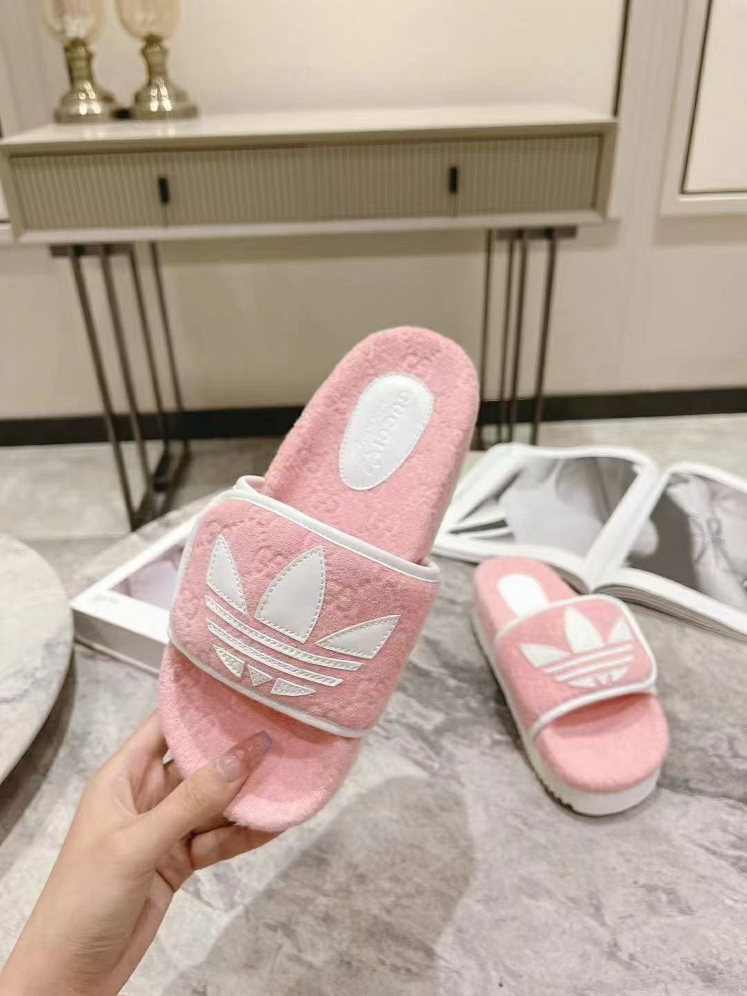 GUCCI adidas コラボ サンダル ブルーカラー イタリア製❗️ - メルカリ