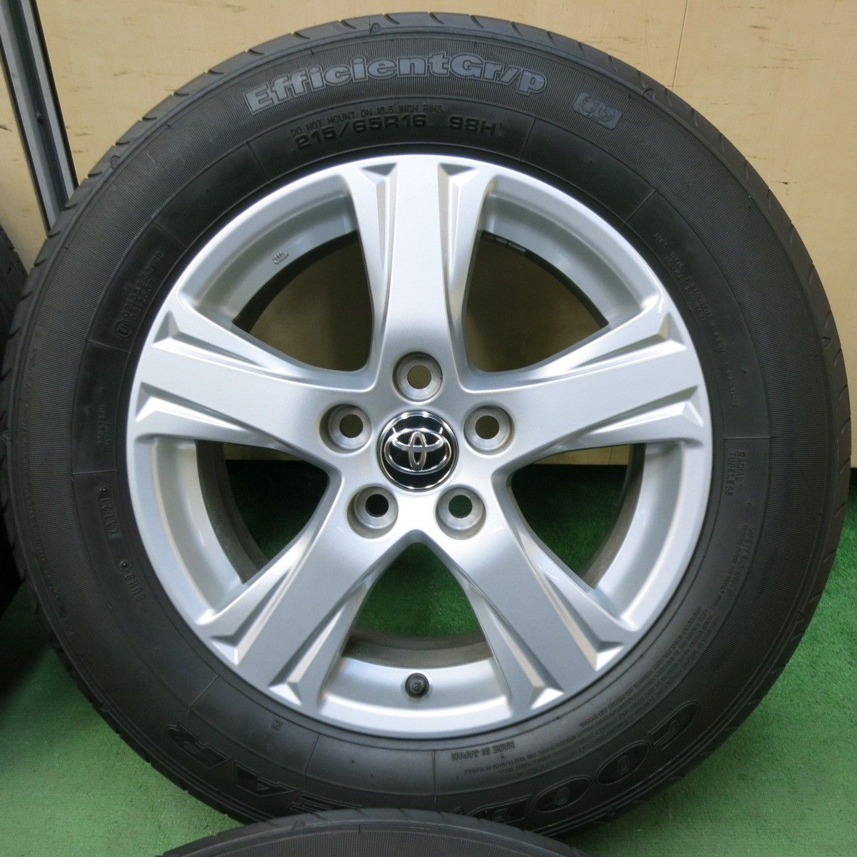 社外アルミ トヨタ専用 215/65R16 30系 アルファード ヴェルファイア 社外アルミ トヨタ専用 215/65R16 30系 アルファード ヴェルファイア