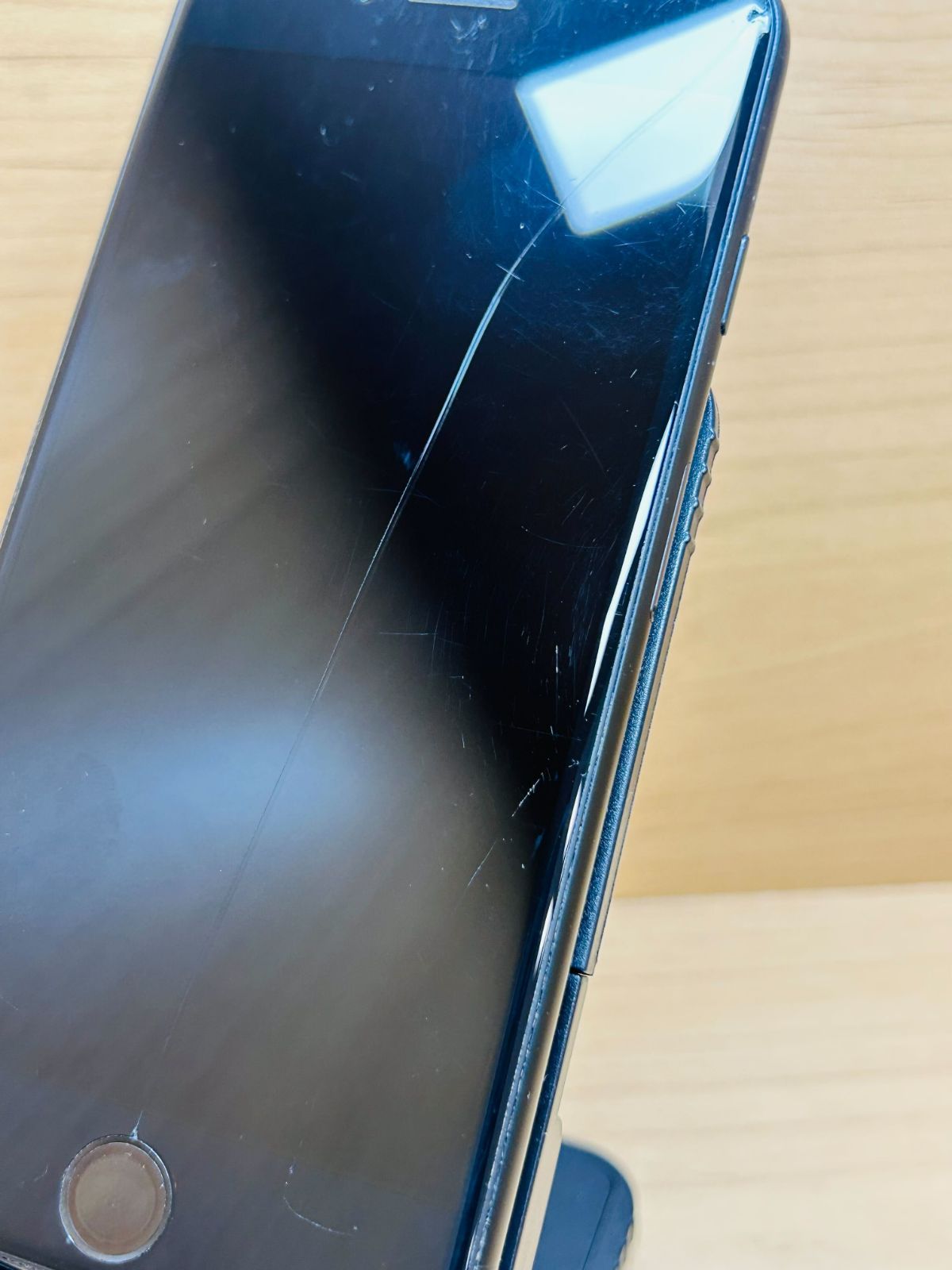 74010】【画面割れ】【SIMロック解除済】iPhone 高品質 SE 第2世代