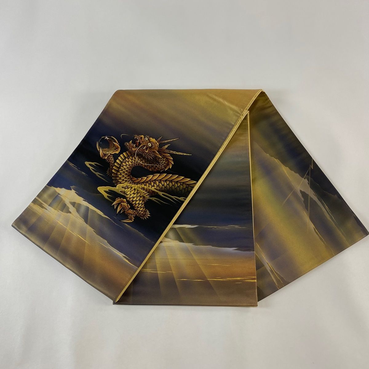 袋帯 美品 逸品 落款 龍雲 龍 宝珠 金彩 箔 濃紫 お太鼓柄 正絹 【中古 